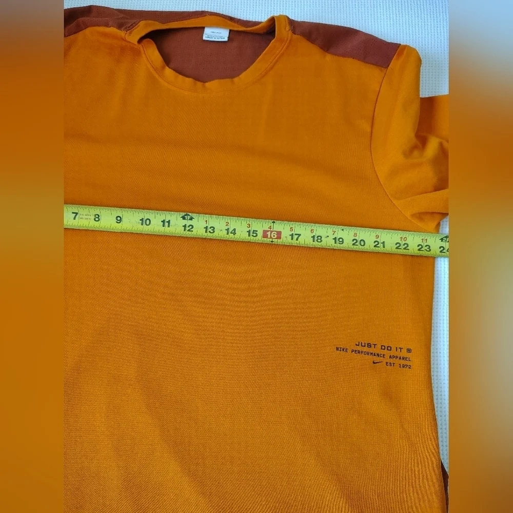 Nike Men's Vibrant Orange Short Sleeve Tee Size XL